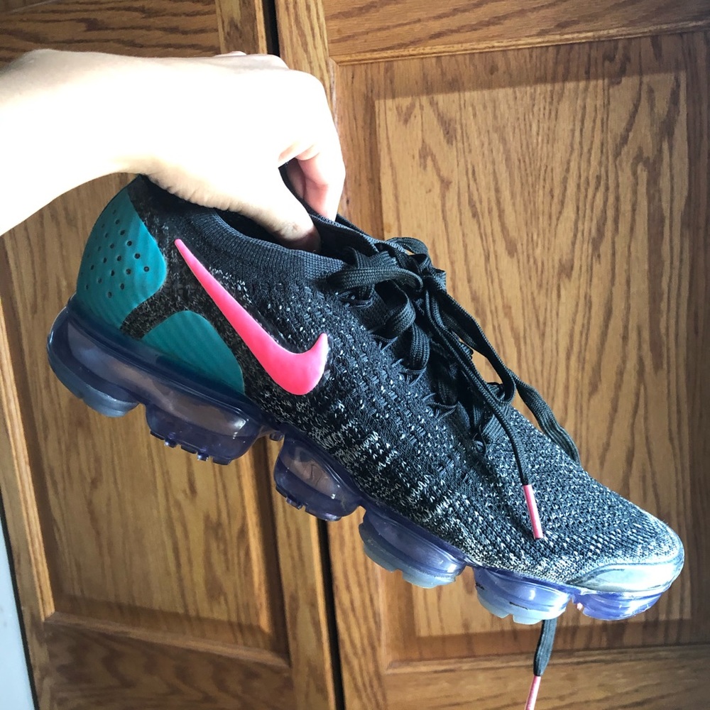 Nike black flyknit vapor max vapormax
